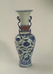 Blaue und weiße Ming-Vase