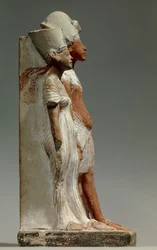 Alte ägyptische Kunst: König Echnaton und Königin Nofretete. Bemalte Kalksteinskulptur um 1360 v. Chr. Paris, Louvre Museum