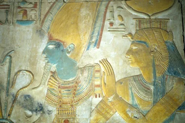 Altes Ägypten, Wandmalerei/Schnitzerei, Isis und Osiris, Tempel von Sethos I., Abydos