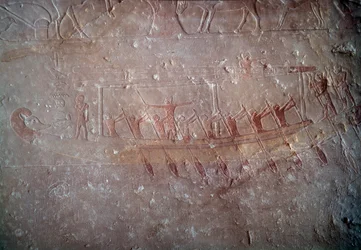 Altes Ägypten: Kalksteinrelief, das ein Kanu darstellt, aus der Kapelle von Mastaba in Akhethetep, um 2300 v. Chr. 5. Dynastie. Altes Reich. Aus Saqqara. Louvre Museum, Paris