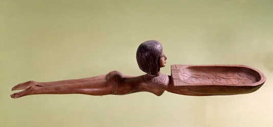 Ägyptische Antike: Holzlöffel für Kosmetik, genannt ein nackter Schwimmer, der eine Ente hält. 18. Dynastie, Neues Reich. Paris, Louvre Museum