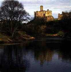 Ansicht von Warkworth Castle, Sitz der Familie Percy