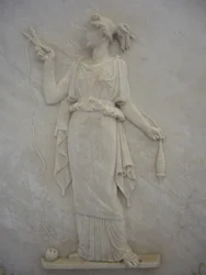 Basrelief von Atropos, der den Lebensfaden schneidet (Marmor)