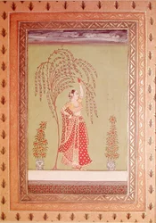 Eine Frau unter einem Baum