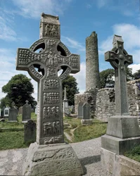 Ansicht des Muiredach-Kreuzes, geschnitzter Stein, ca. 521