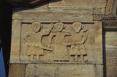 Detail von der Fassade der Pfarrkirche Santa Maria