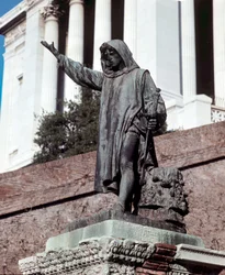 Denkmal für Cola di Rienzo (1314-1354) am Kapitol (Campidoglio) in Rom, von wo aus er am 20.05.1347 die Römische Republik ausrief