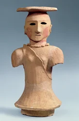 Haniwa-Figur einer Schamanin, 5.-6. Jahrhundert