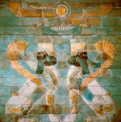 Achämenidische persische Kunst: zwei menschenköpfige Sphingen (oder Löwen) unter Ahura Mazda, der Gottheit des Zoroastrismus. Aus Susa, Iran