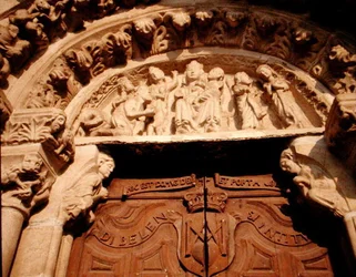 Tympanon des Westportals von Sta Maria del Azogue
