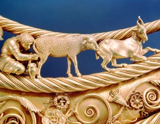 Skythe beim Melken eines Mutterschafs, Detail eines goldenen Pektorals aus Towsta Mohyla