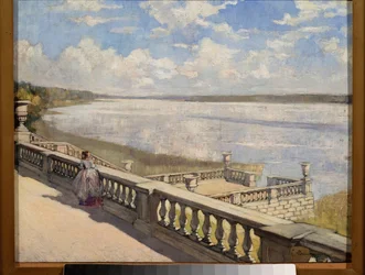 Sonniger Tag, eine Dame an der Balustrade