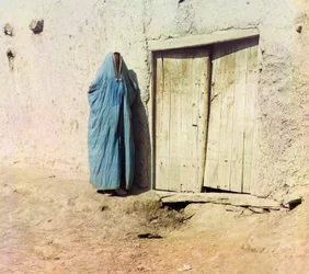 Eine usbekische oder tadschikische Frau, die eine Burka trägt, ca. 1910