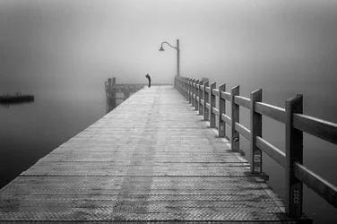 Nebliger Pier Einsamkeit