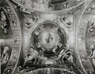 Detail der Kuppel mit dem Christus Pantokrator im Zentrum