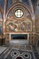 Die Geburt Christi und die Anbetung der Heiligen Drei Könige. Fresko der Schule von Siena. 14. Jahrhundert. Kapelle der Jungfrau. Kloster von Saint Benedetto (Sacro Speco), Subiaco (Rom), Italien