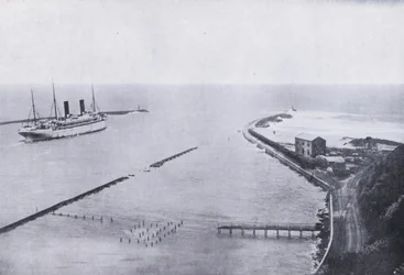 Eingang zum Hafen von Durban (s/w Foto)