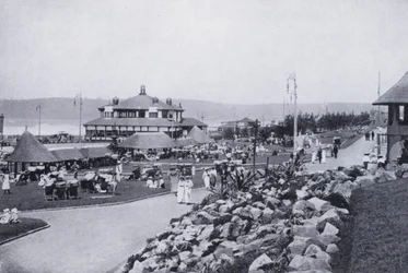 Gesamtansicht des Strandes, Durban (s/w Foto)