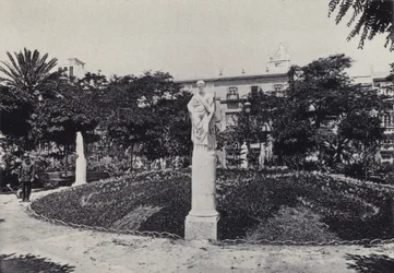 Cadiz: Plaza de Mina