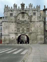Arco de Santa Maria, einst Teil der Stadtmauern
