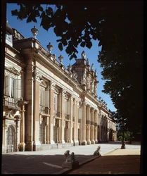 Fassade des Königspalastes von La Granja de San Ildefonso, Sommerresidenz der Könige von Spanien