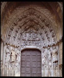 Ansicht des gotischen Portals