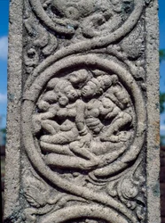 Relief einer Säule eines buddhistischen Tempels