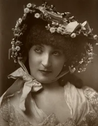 Miss Mulholland, Schauspielerin