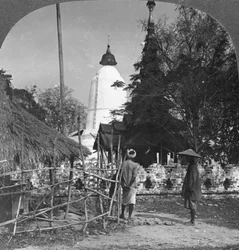 Eine schirmförmige Pagode, Bhamo, Burma, 1908
