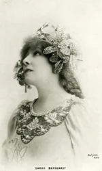 Henriette Rosine Bernard alias Sarah Bernhardt als „Die ferne Prinzessin“, ein Stück von Edmond Rostand (s/w Foto)