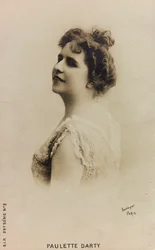 Porträt der französischen Sängerin Paulette de Bardy, bekannt als Paulette Darty; Postkarte