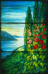 Seelandschaft mit blühenden Stockrosen