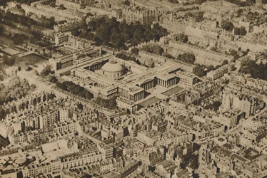 Neuansicht des British Museum umgeben von den massiven Bäumen von Bloomsbury