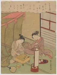 Oiran und ein junger Mann beim Shogispiel an einem Sommerabend in Yoshiwara