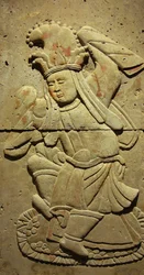 Stele, die einen Musiker darstellt