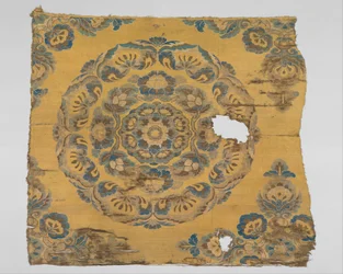 Stoff mit Blumenmedaillon, ca. 800