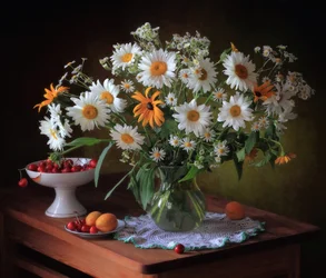 Ländliches Gänseblümchen-Stillleben