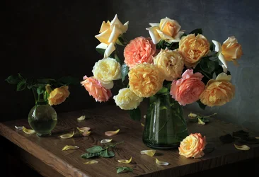 Stimmungsvolles Rosen-Stillleben