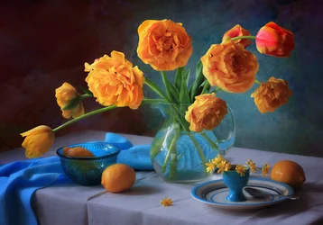 Lebendige Tulpen und Zitronen