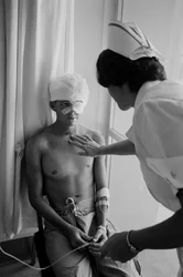 Im Vietnamkrieg verwundete amerikanische Soldaten werden per Lufttransport in ein Krankenhaus in Clark A... gebracht