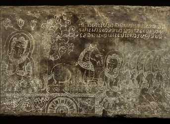 Gravierte Steinplatte, die die Bhojajania Jataka-Geschichte darstellt, aus Wat Si Chum, Sukhothai, 14.-15. Jahrhundert