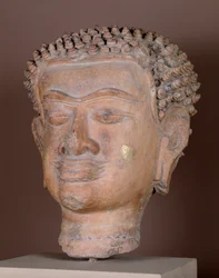 Kopf des Buddha, Haripunjaya-Königreich (Terrakotta)