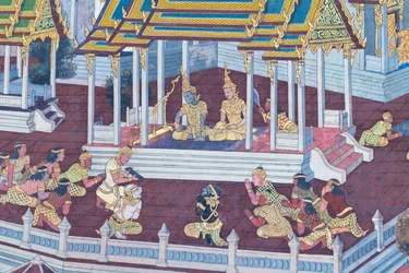 Wandgemälde mit Szenen aus dem Ramayana im Wat Phra Kaeo, dem Königlichen Großen Palast, Bangkok, Thailand