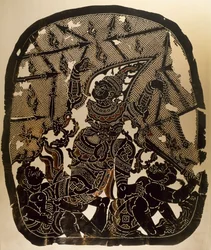 Szene aus dem Nang Yai Schattenspieltheater, das Virunjambang, Armeegeneral Dasakantha darstellt, geschnitztes Lederpanel, Thailand, thailändische Zivilisation