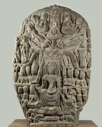 Stelen mit Buddha und anbetenden Gottheiten, Davaravati-Periode