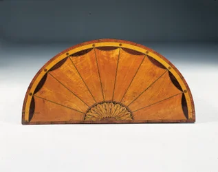 George III Marketerie Halbmond-Kommode, ca. 1760-79
