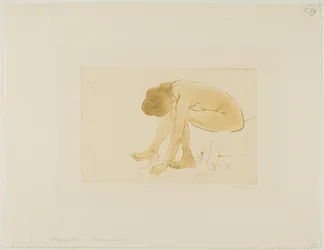 Sitzende Frau, die ihre Füße abwischt