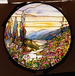 Fenster mit Sonnenuntergang und Bergen, Tiffany Studios, ca. 1900