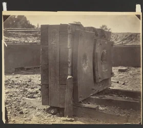 [Doppelläufige Boxkanone]