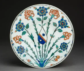 Schale mit europäischem Wappen, Iznik Ware, Türkisch, ca. 1570